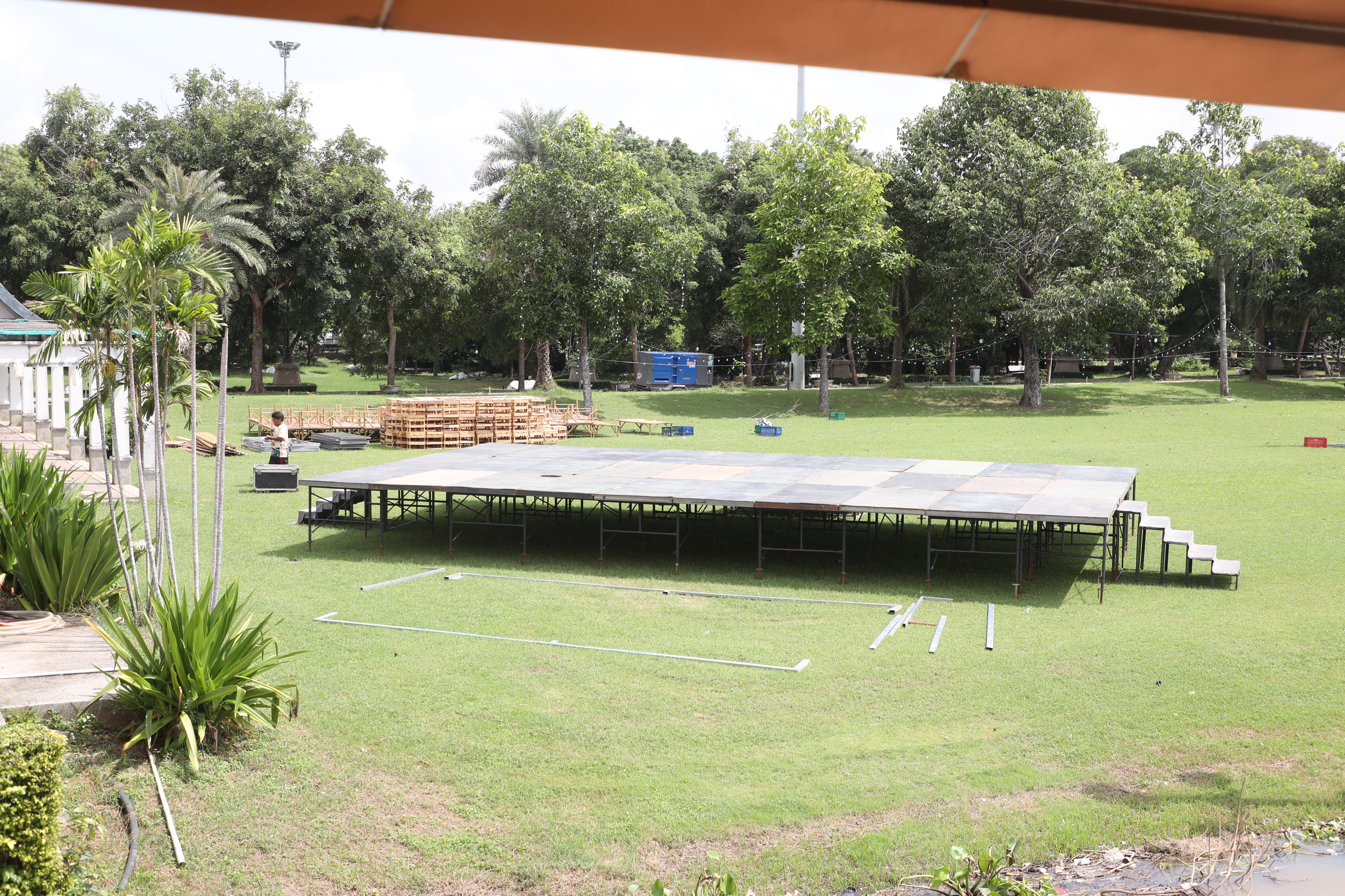 title - เลขาธิการ ส.ป.ก. นายเศรษฐเกียรติ กระจ่างวงษ์ ลงตรวจความเรียบร้อยของงาน 